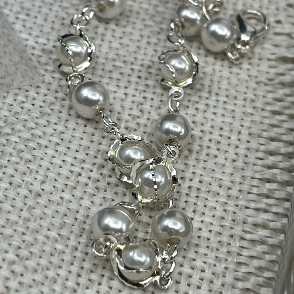 Vintage Silver Tone Pearl Bead Bracelet – 8" Length, Elegant Shine - Picture 11 of 13